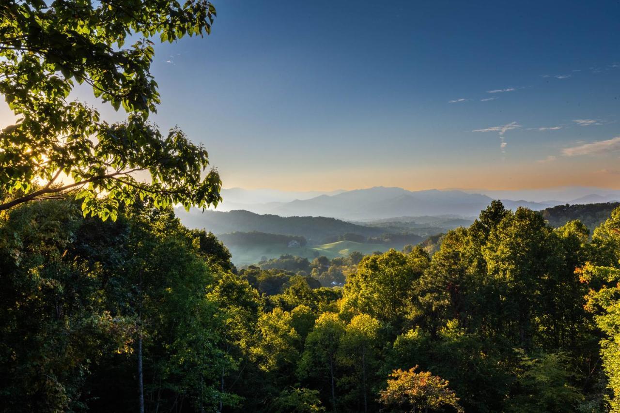 Stunning 2Br Cabin With Mountain Views Waynesville Bagian luar foto